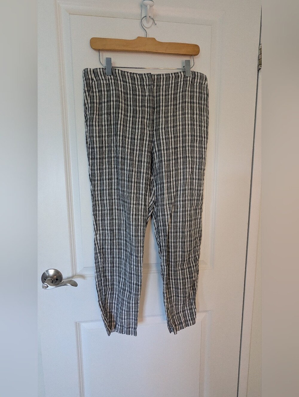 MNG Casual Black & White Plaid Tapered Pants – Size USA 6 / EUR 38